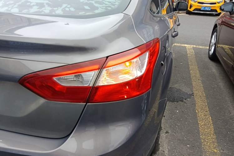 Used Ford Focus 2012 Sedan 1.6L Automatic Comfort Model Right Rear Taillight