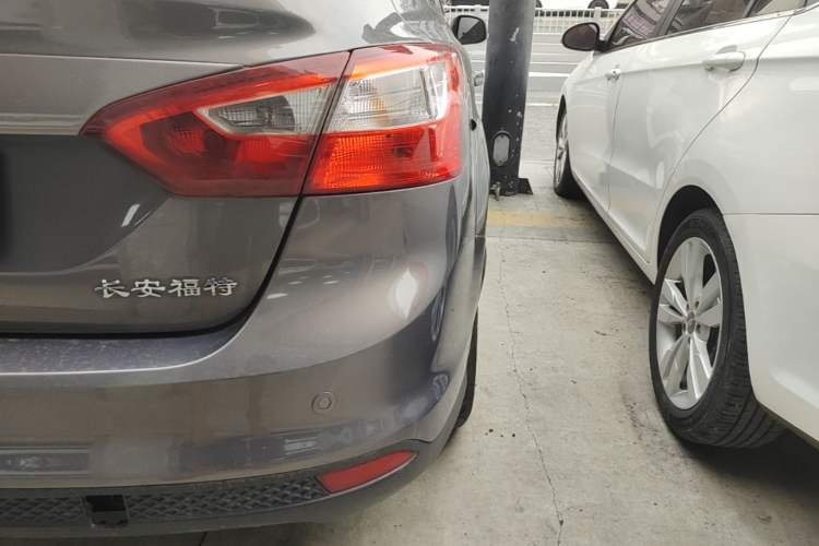 Used Ford Focus 2012 Sedan 1.6L Automatic Fashion Edition Right Rear Taillight