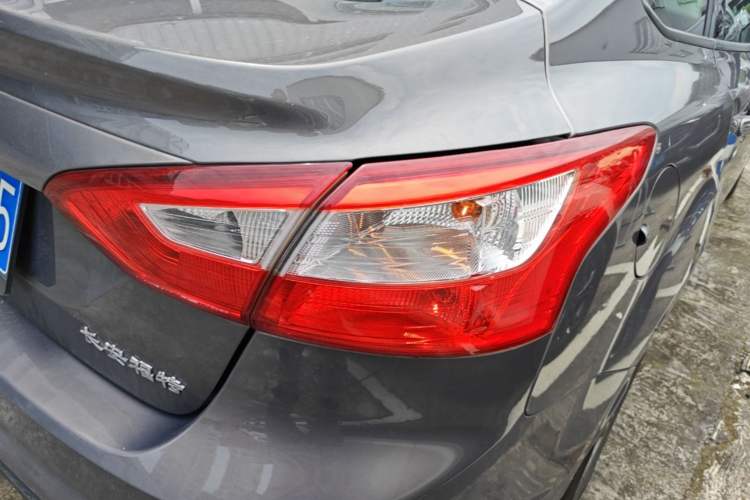 Used Ford Focus 2012 Sedan 1.6L Automatic Fashion Edition Right Rear Taillight