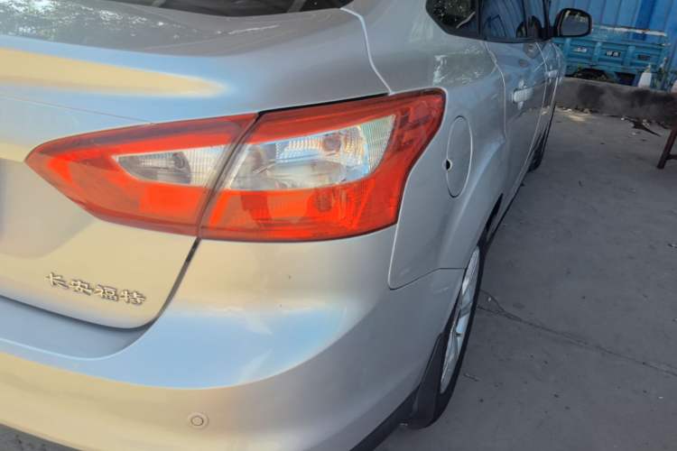 Used Ford Focus 2012 Sedan 1.6L Automatic Fashion Edition Right Rear Taillight