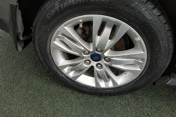 Used Ford Focus 2012 Sedan 1.6L Automatic Comfort Model Right Rear Wheel Hub