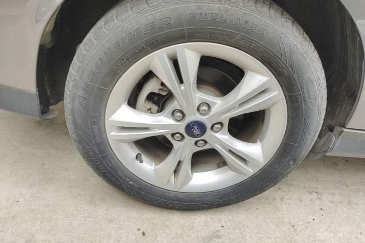 Used Ford Focus 2012 Sedan 1.6L Automatic Fashion Edition Right Rear Wheel Hub
