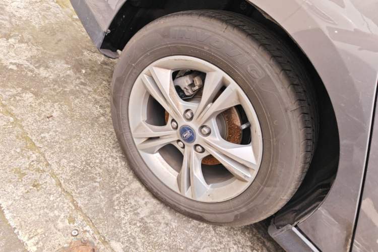 Used Ford Focus 2012 Sedan 1.6L Automatic Fashion Edition Right Rear Wheel Hub