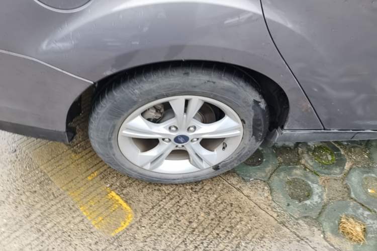 Used Ford Focus 2012 Sedan 1.6L Manual Fashion Edition Right Rear Wheel Hub