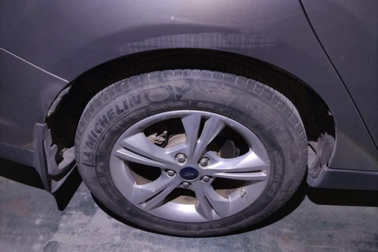 Used Ford Focus 2012 Sedan 1.6L Automatic Fashion Edition Right Rear Wheel Hub