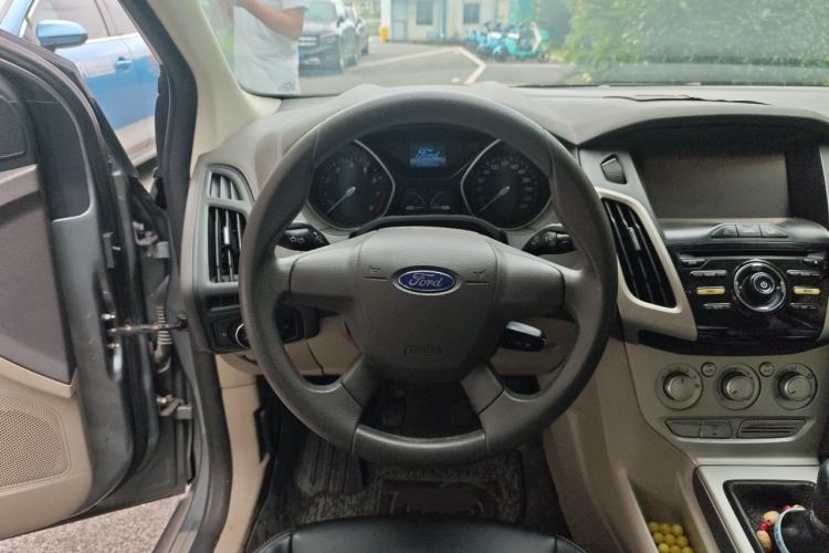 Used Ford Focus 2012 Sedan 1.6L Manual Comfort Model Steering Wheel