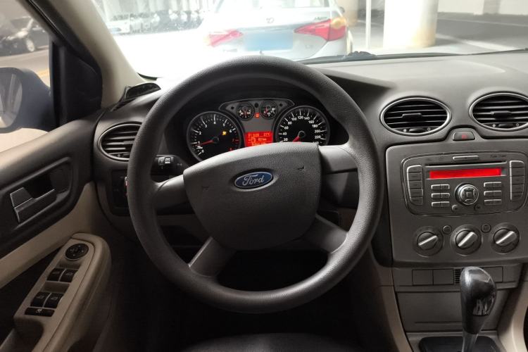 Used Ford Focus 2012 Sedan Classic 1.8L Automatic Base Model Steering Wheel