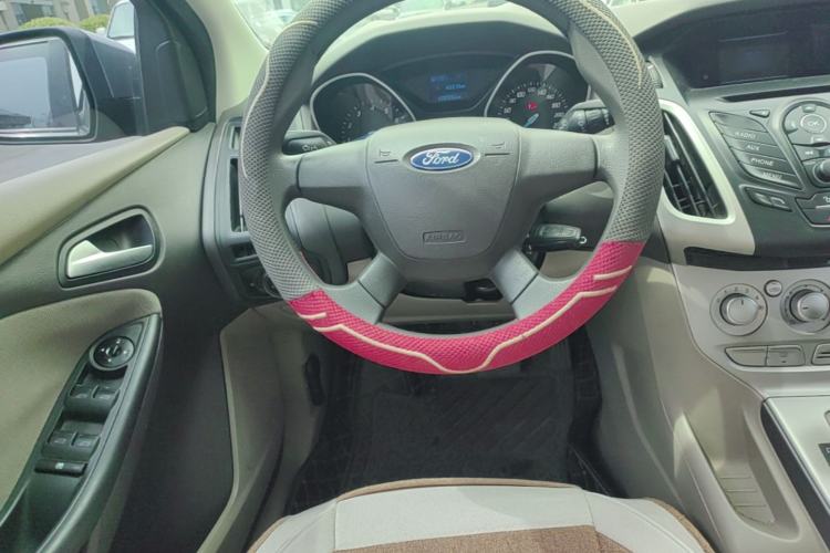 Used Ford Focus 2012 Sedan 1.6L Automatic Comfort Model Steering Wheel
