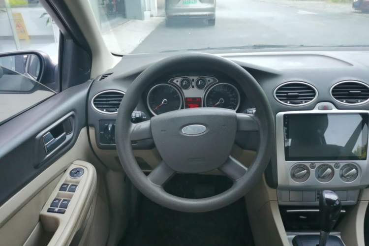Used Ford Focus 2012 Sedan Classic 1.8L Automatic Fashion Edition Steering Wheel