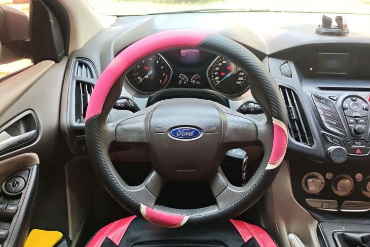 Used Ford Focus 2012 Sedan 1.6L Manual Comfort Model Steering Wheel