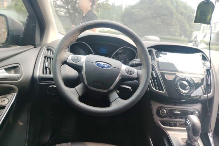 Used Ford Focus 2012 Sedan 1.6L Automatic Fashion Edition Steering Wheel