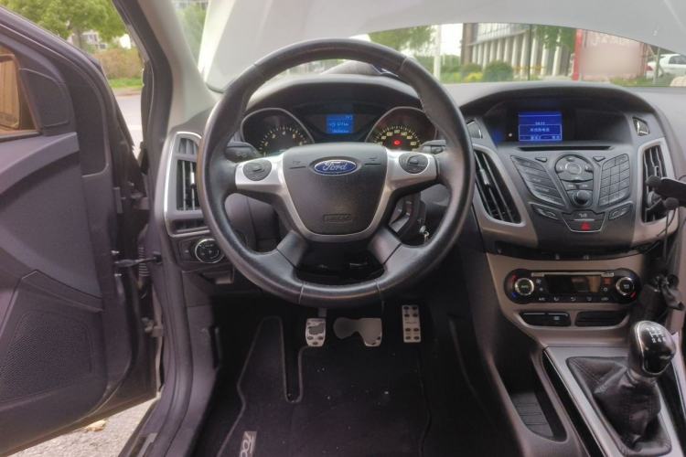 Used Ford Focus 2012 Sedan 1.6L Manual Fashion Edition Steering Wheel