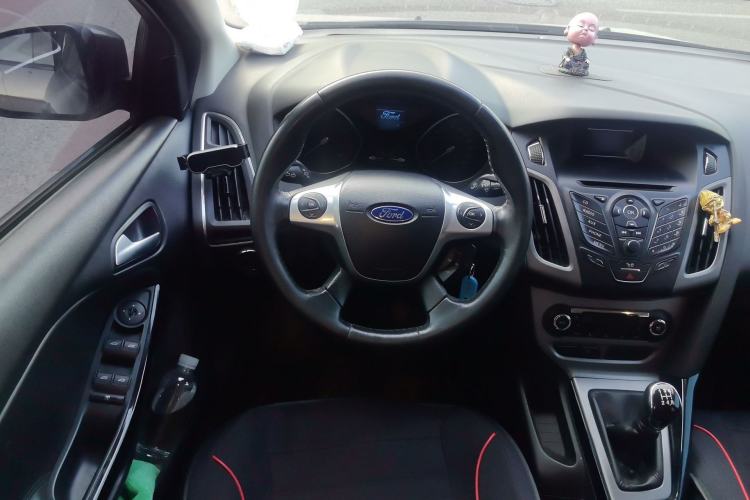 Used Ford Focus 2012 Sedan 1.6L Manual Fashion Edition Steering Wheel