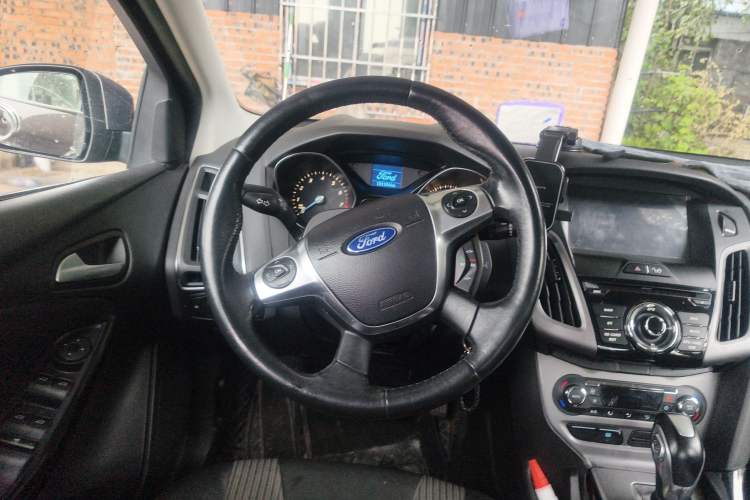Used Ford Focus 2012 Sedan 1.6L Automatic Fashion Edition Steering Wheel
