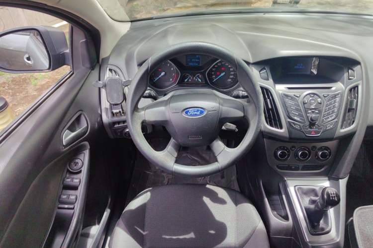Used Ford Focus 2012 Hatchback 1.6L Manual Comfort Model Steering Wheel