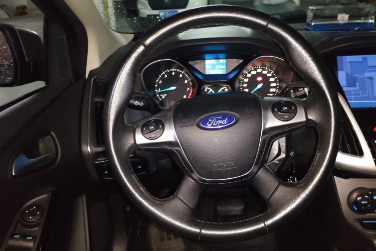 Used Ford Focus 2012 Sedan 1.6L Automatic Fashion Edition Steering Wheel