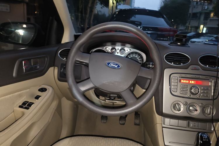 Used Ford Focus 2012 Sedan Classic 1.8L Manual Base Model Steering Wheel