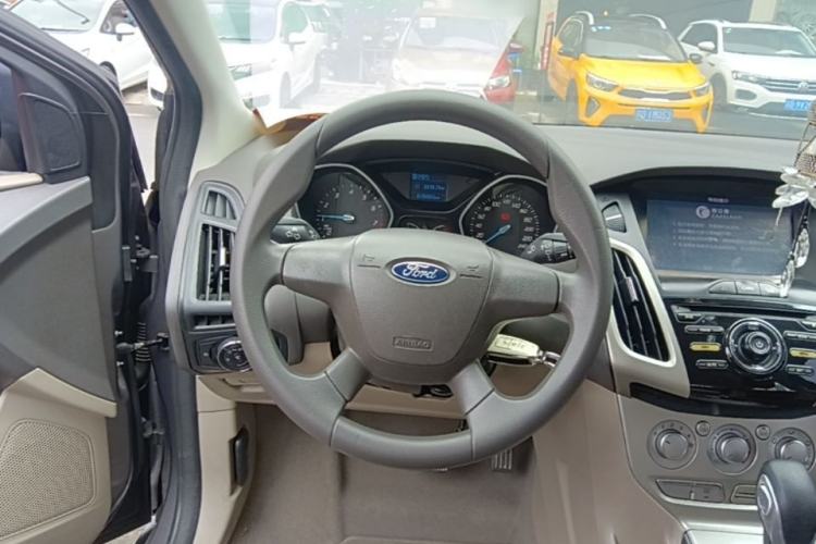 Used Ford Focus 2012 Sedan 1.6L Automatic Comfort Model Steering Wheel