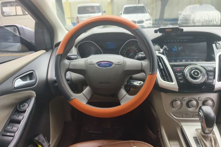 Used Ford Focus 2012 Sedan 1.6L Automatic Comfort Model Steering Wheel