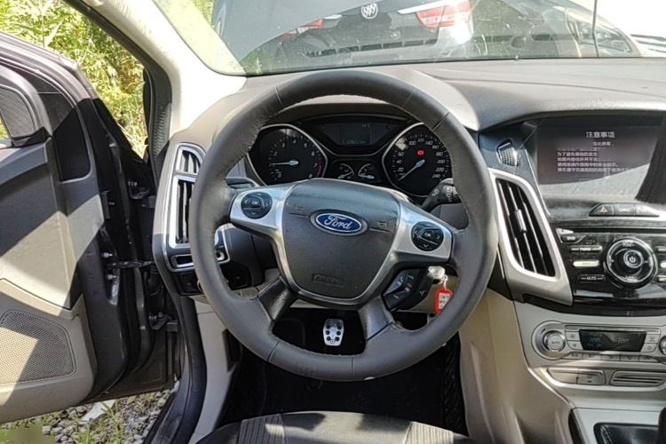 Used Ford Focus 2012 Sedan 1.6L Manual Fashion Edition Steering Wheel