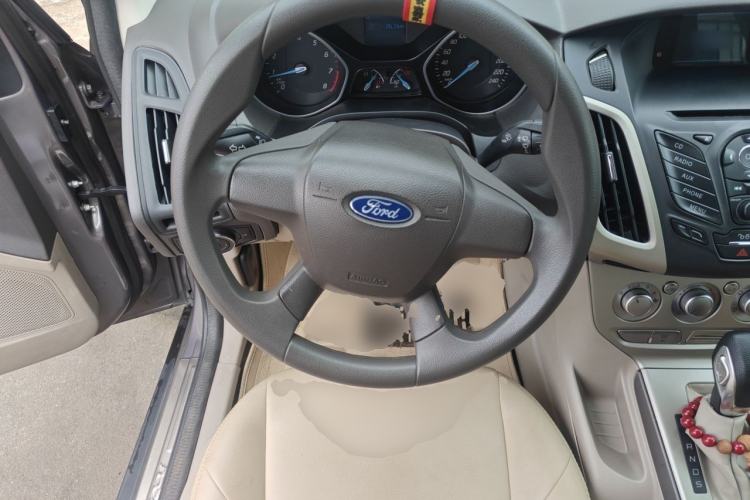 Used Ford Focus 2012 Sedan 1.6L Automatic Comfort Model Steering Wheel
