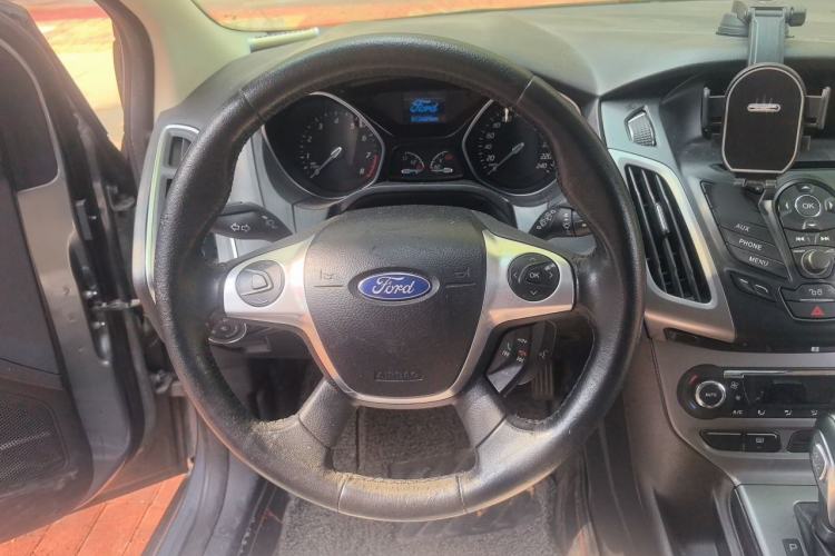 Used Ford Focus 2012 Hatchback 1.6L Automatic Fashion Edition Steering Wheel