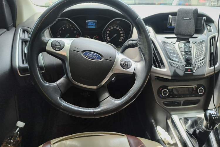 Used Ford Focus 2012 Sedan 1.6L Manual Fashion Edition Steering Wheel