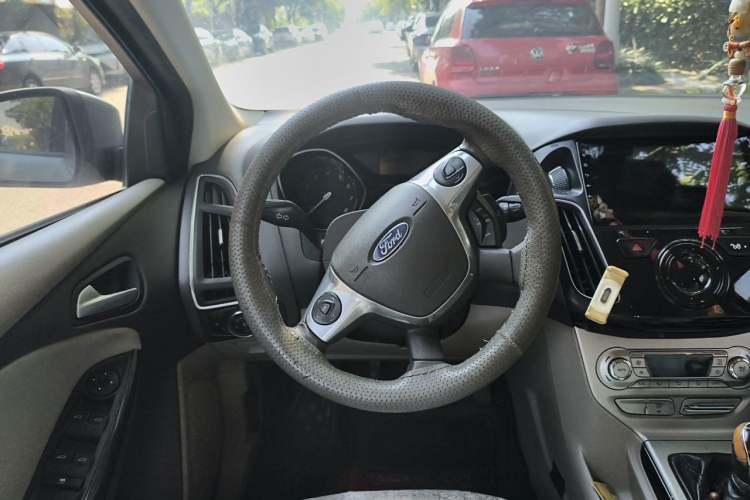 Used Ford Focus 2012 Hatchback 1.6L Manual Fashion Edition Steering Wheel