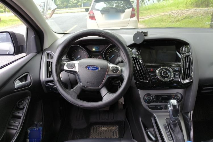 Used Ford Focus 2012 Sedan 1.6L Automatic Fashion Edition Steering Wheel