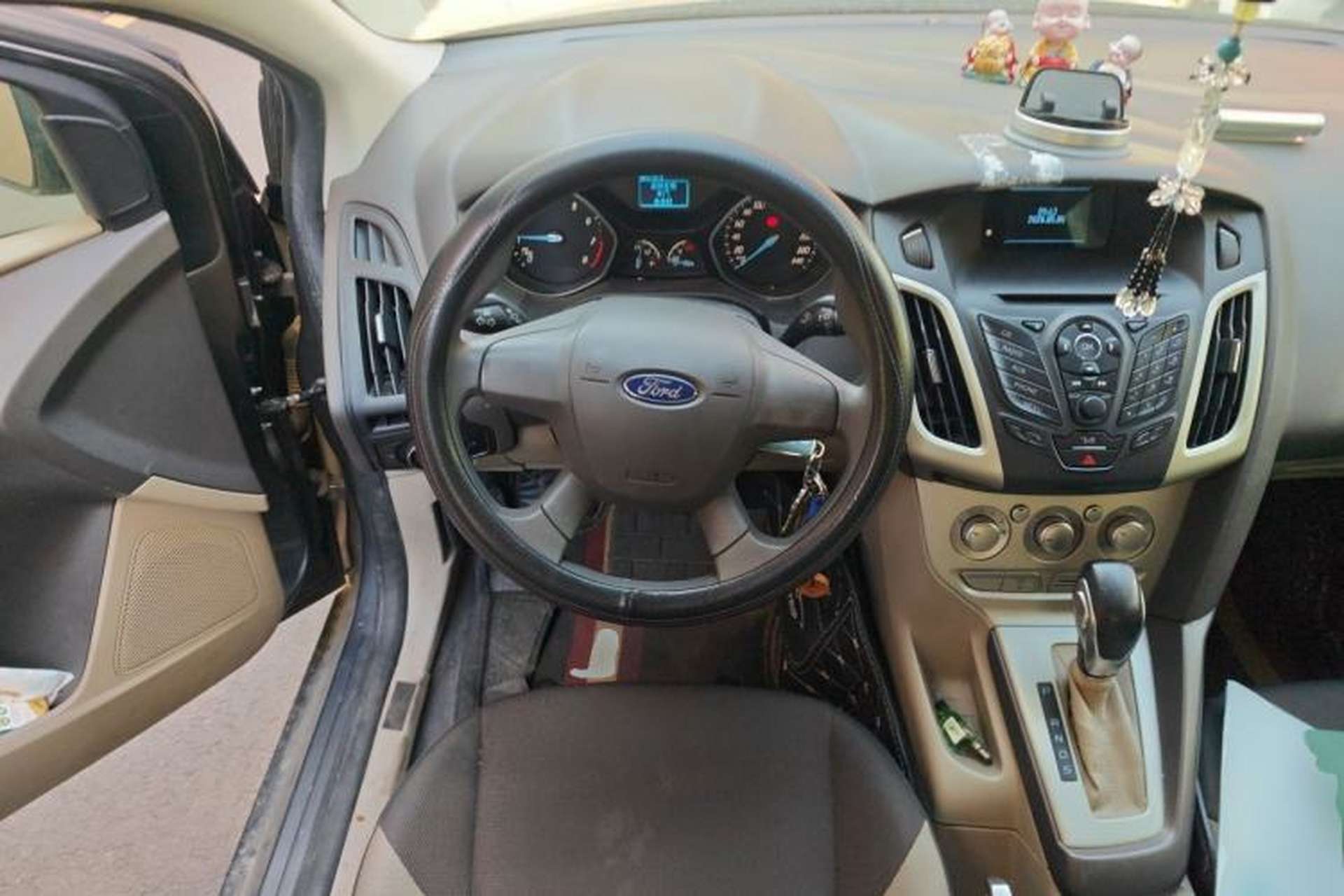Used Ford Focus 2012 Sedan 1.6L Automatic Comfort Model Steering Wheel