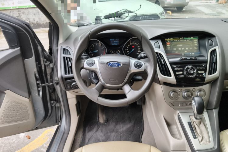 Used Ford Focus 2012 Sedan 1.6L Automatic Comfort Model Steering Wheel