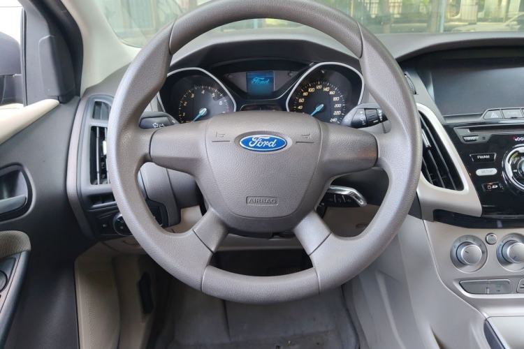 Used Ford Focus 2012 Sedan 1.6L Automatic Comfort Model Steering Wheel