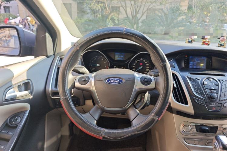 Used Ford Focus 2012 Sedan 1.6L Automatic Fashion Edition Steering Wheel