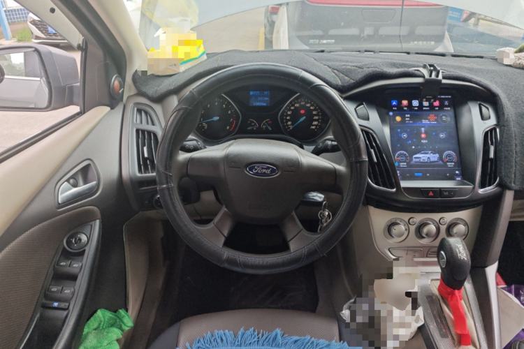 Used Ford Focus 2012 Sedan 1.6L Automatic Comfort Model Steering Wheel