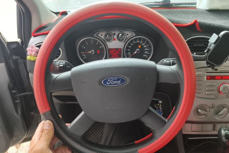 Used Ford Focus 2012 Hatchback Classic 1.8L Automatic Base Model Steering Wheel