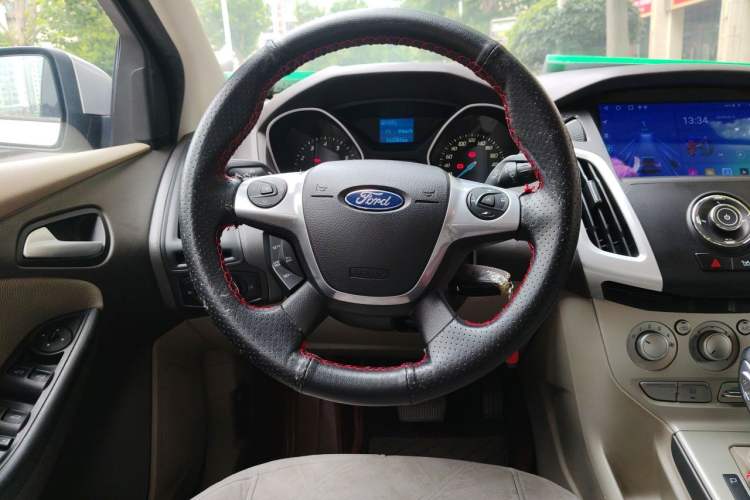 Used Ford Focus 2012 Sedan 1.6L Automatic Comfort Model Steering Wheel