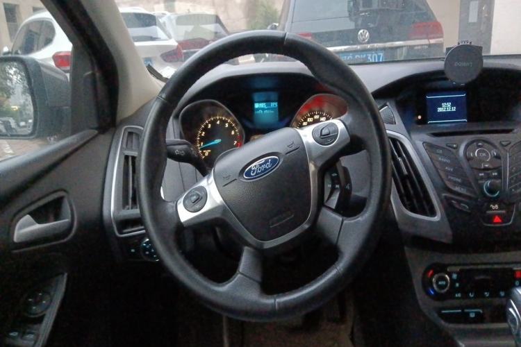 Used Ford Focus 2012 Sedan 1.6L Automatic Fashion Edition Steering Wheel