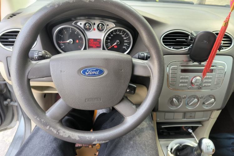 Used Ford Focus 2012 Sedan Classic 1.8L Manual Base Model Steering Wheel