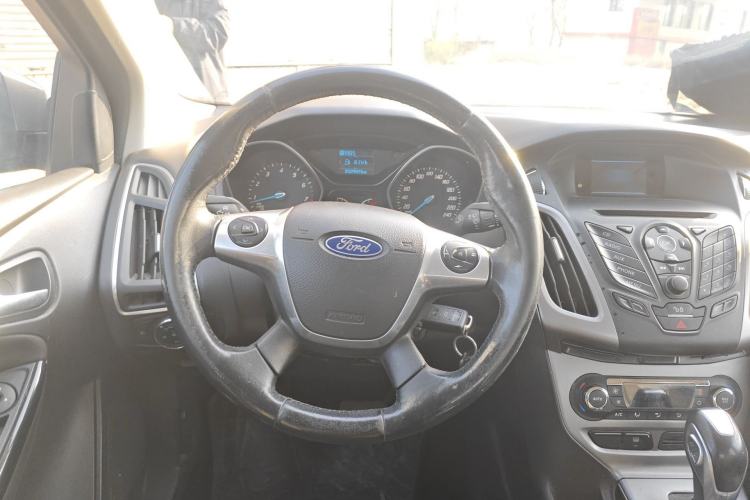 Used Ford Focus 2012 Sedan 1.6L Automatic Comfort Model Steering Wheel