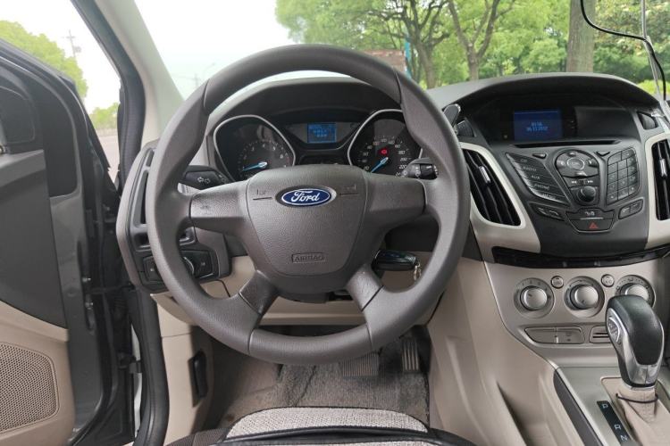 Used Ford Focus 2012 Sedan 1.6L Automatic Comfort Model Steering Wheel