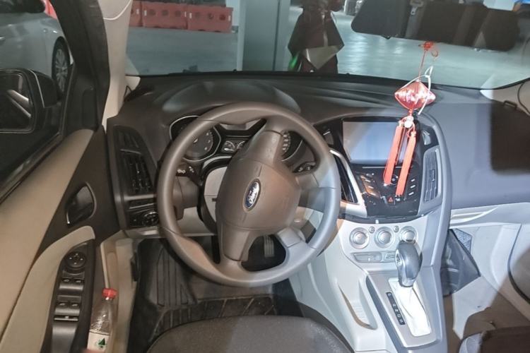 Used Ford Focus 2012 Sedan 1.6L Automatic Comfort Model Steering Wheel