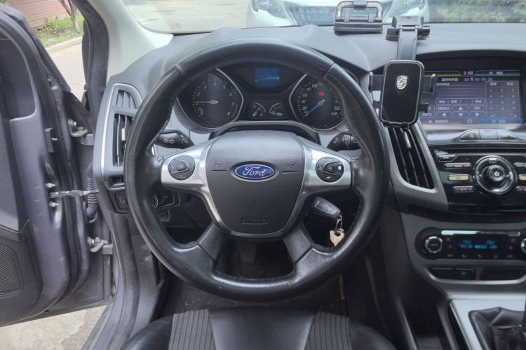 Used Ford Focus 2012 Sedan 1.6L Manual Fashion Edition Steering Wheel