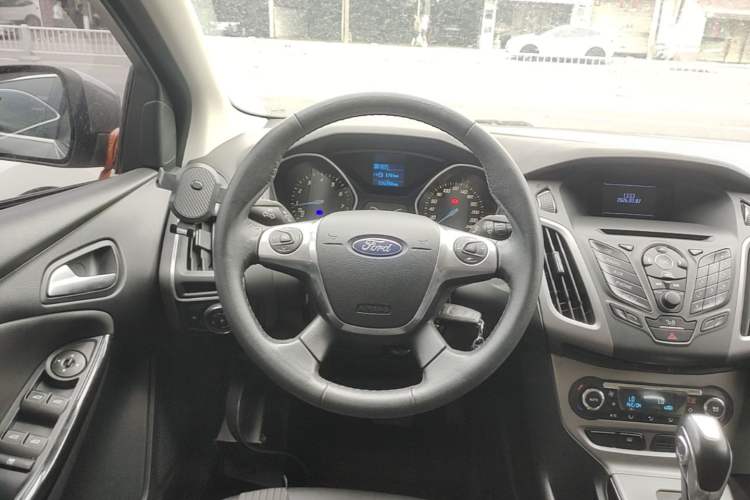 Used Ford Focus 2012 Sedan 1.6L Automatic Fashion Edition Steering Wheel