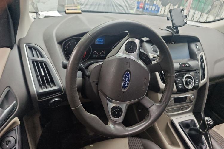 Used Ford Focus 2012 Sedan 1.6L Manual Fashion Edition Steering Wheel