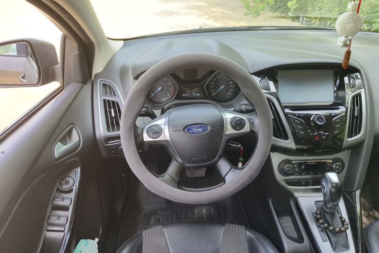 Used Ford Focus 2012 Sedan 1.6L Automatic Fashion Edition Steering Wheel
