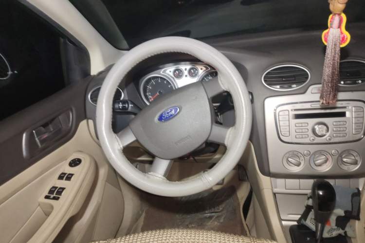 Used Ford Focus 2012 Sedan Classic 1.8L Automatic Fashion Edition Steering Wheel