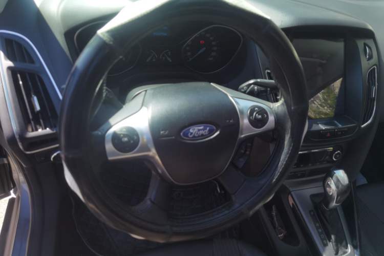 Used Ford Focus 2012 Sedan 1.6L Automatic Fashion Edition Steering Wheel