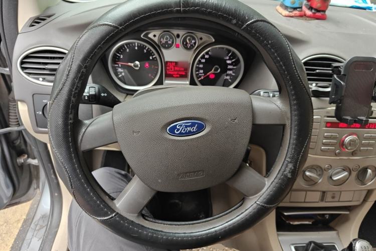 Used Ford Focus 2012 Sedan Classic 1.8L Manual Base Model Steering Wheel