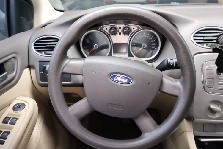 Used Ford Focus 2012 Sedan Classic 1.8L Automatic Fashion Edition Steering Wheel