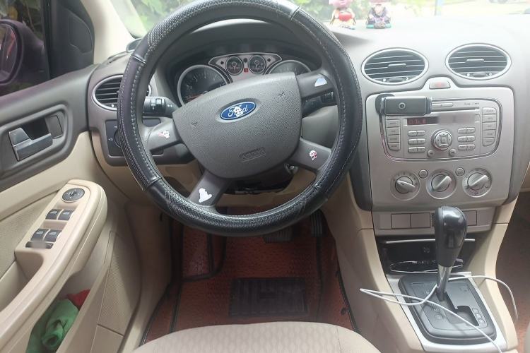 Used Ford Focus 2012 Sedan Classic 1.8L Automatic Base Model Steering Wheel
